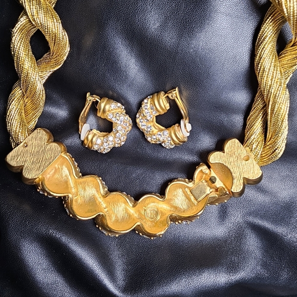 AUTHENTIC Givenchy Vintage Chunky Gold Necklace with Matching Clip On Earrings - Picture 8 of 10